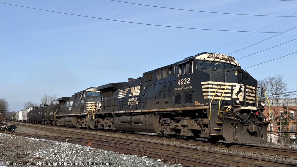 NS 4232 leads 32N.